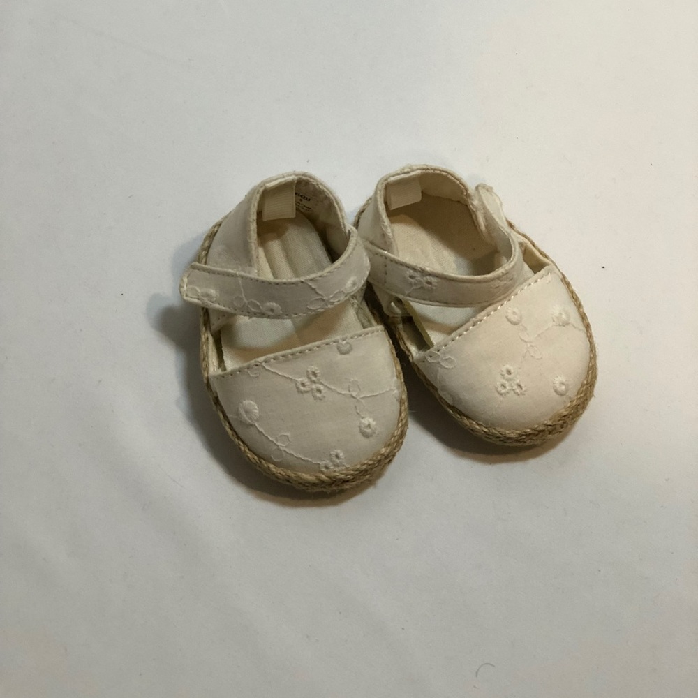 EUC Infant Creme Eyelet Espadrilles